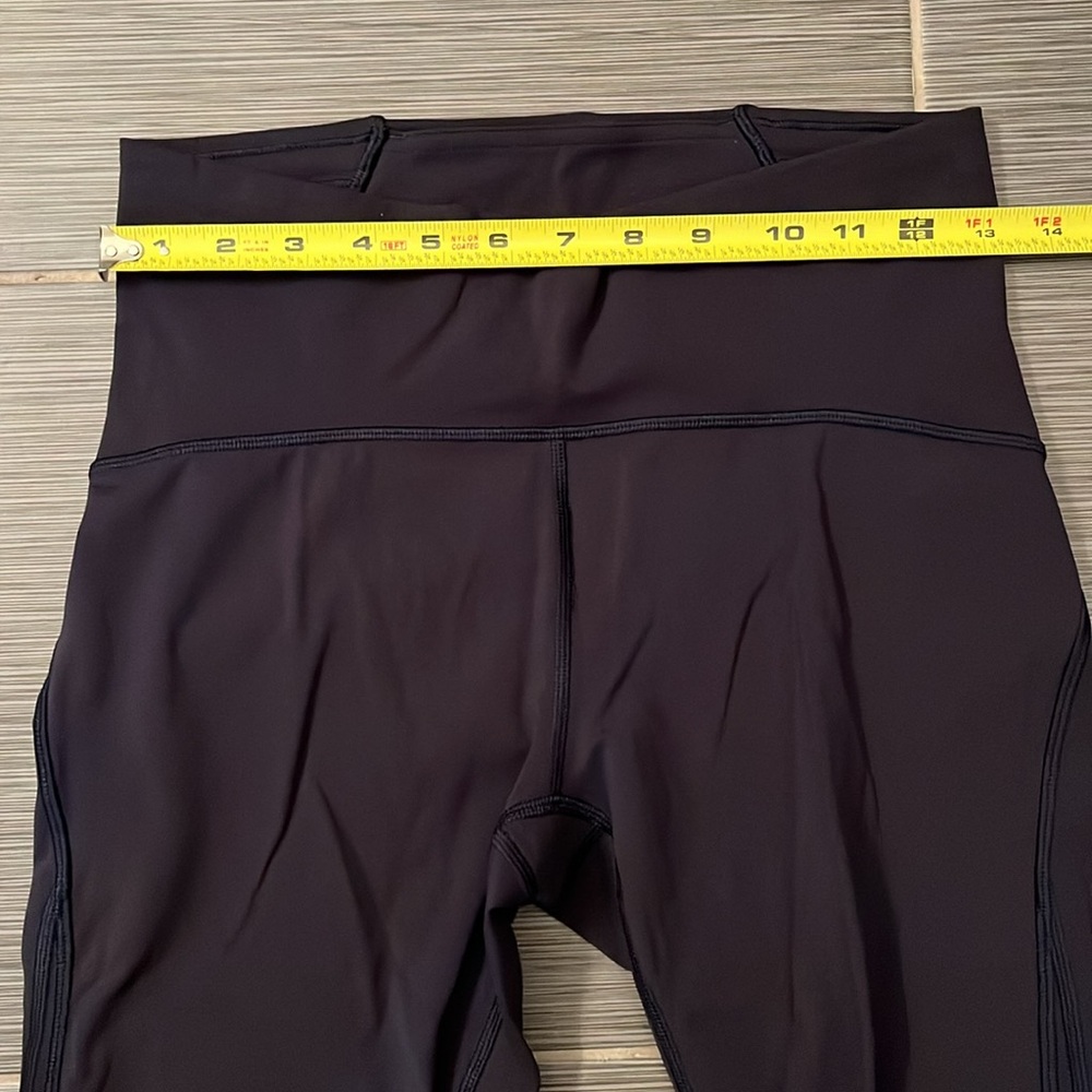Lululemon Midnight Navy Train Times Crop 17” Size 8 Running Yoga Athletic Capri - Picture 11 of 13